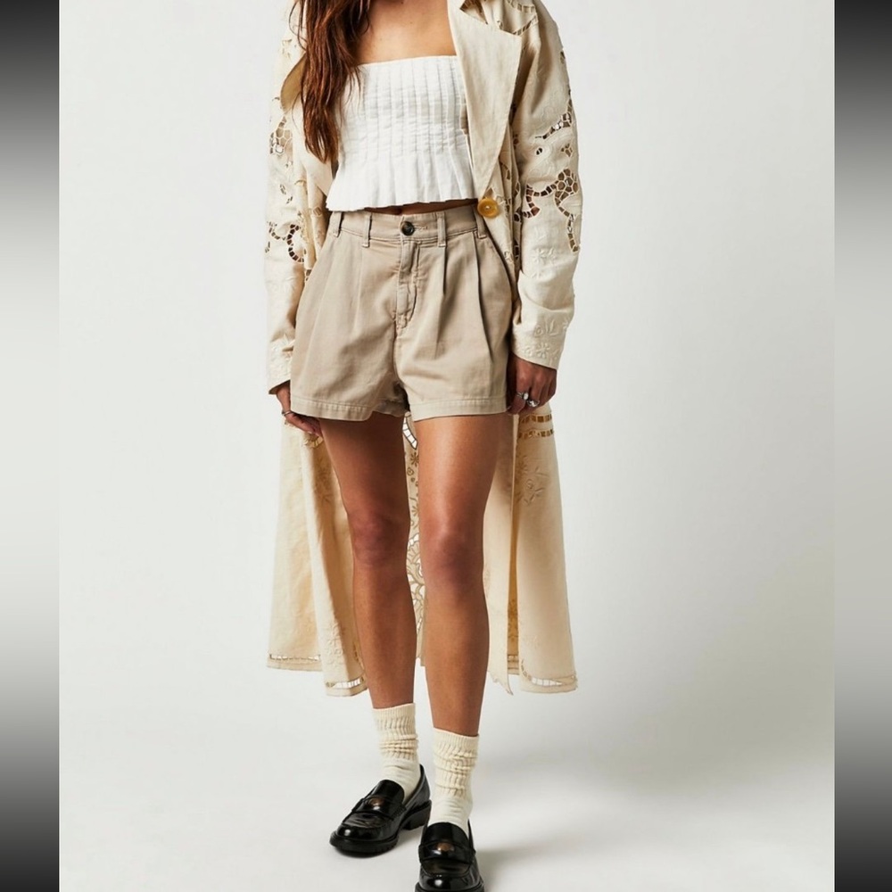 Free People Billie Chino Shorts in Almond Milk/Tan